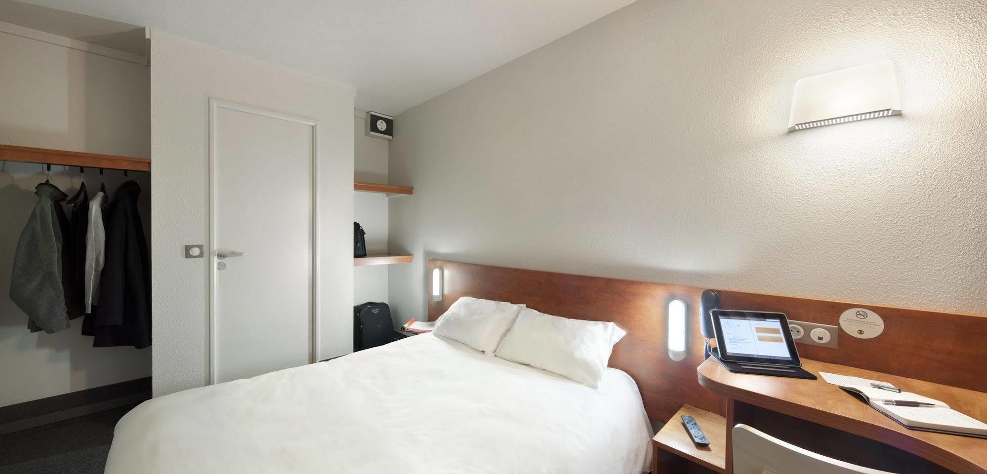 B&B Hotel Clermont-Ferrand Le Brezet Aeroport Exterior photo