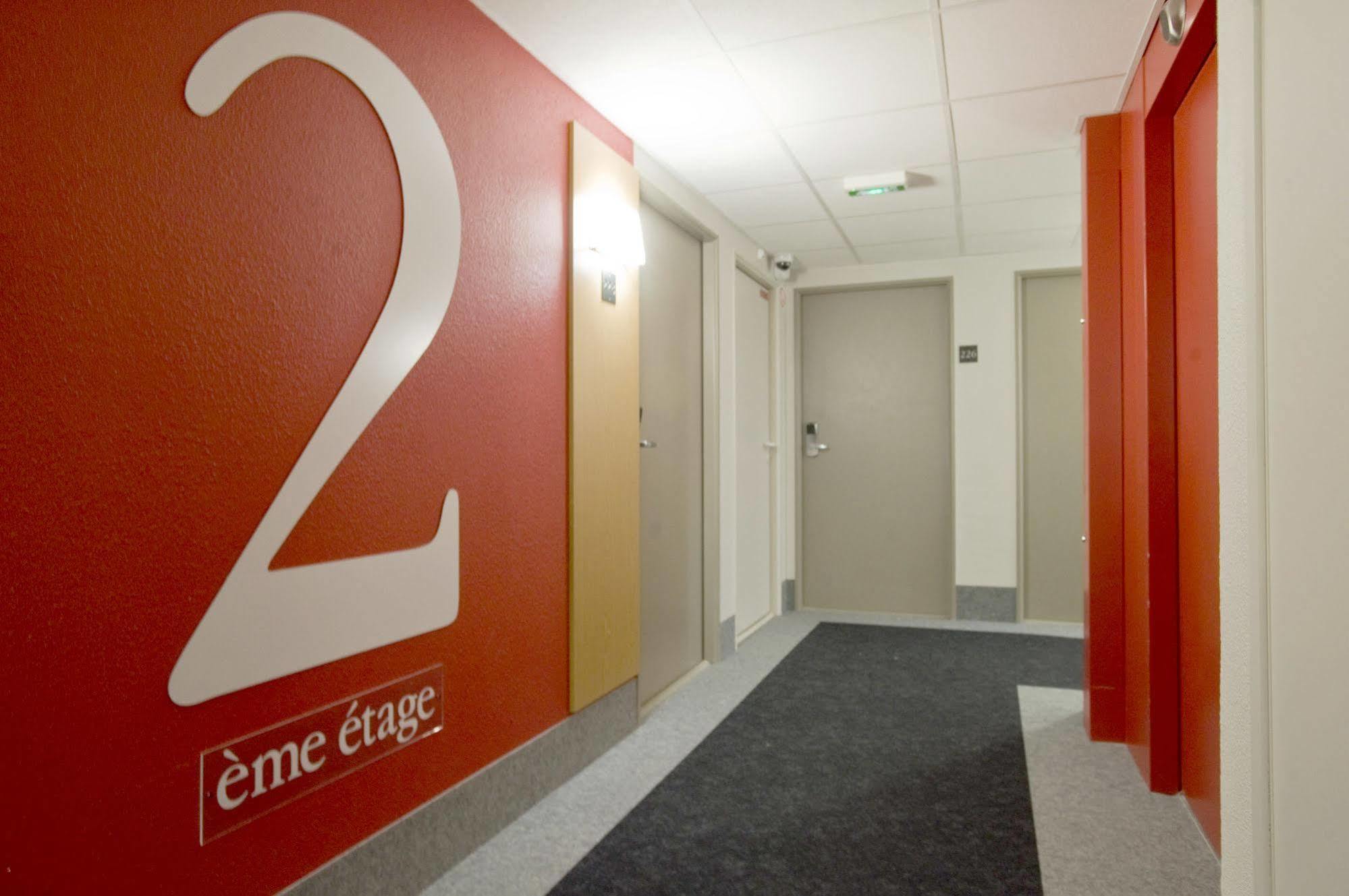 B&B Hotel Clermont-Ferrand Le Brezet Aeroport Exterior photo